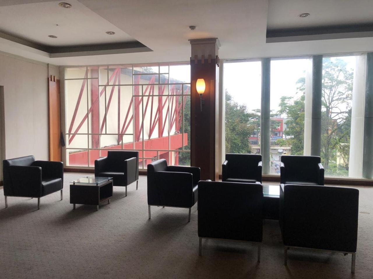 Enhaii Hotel Bandung Exterior photo