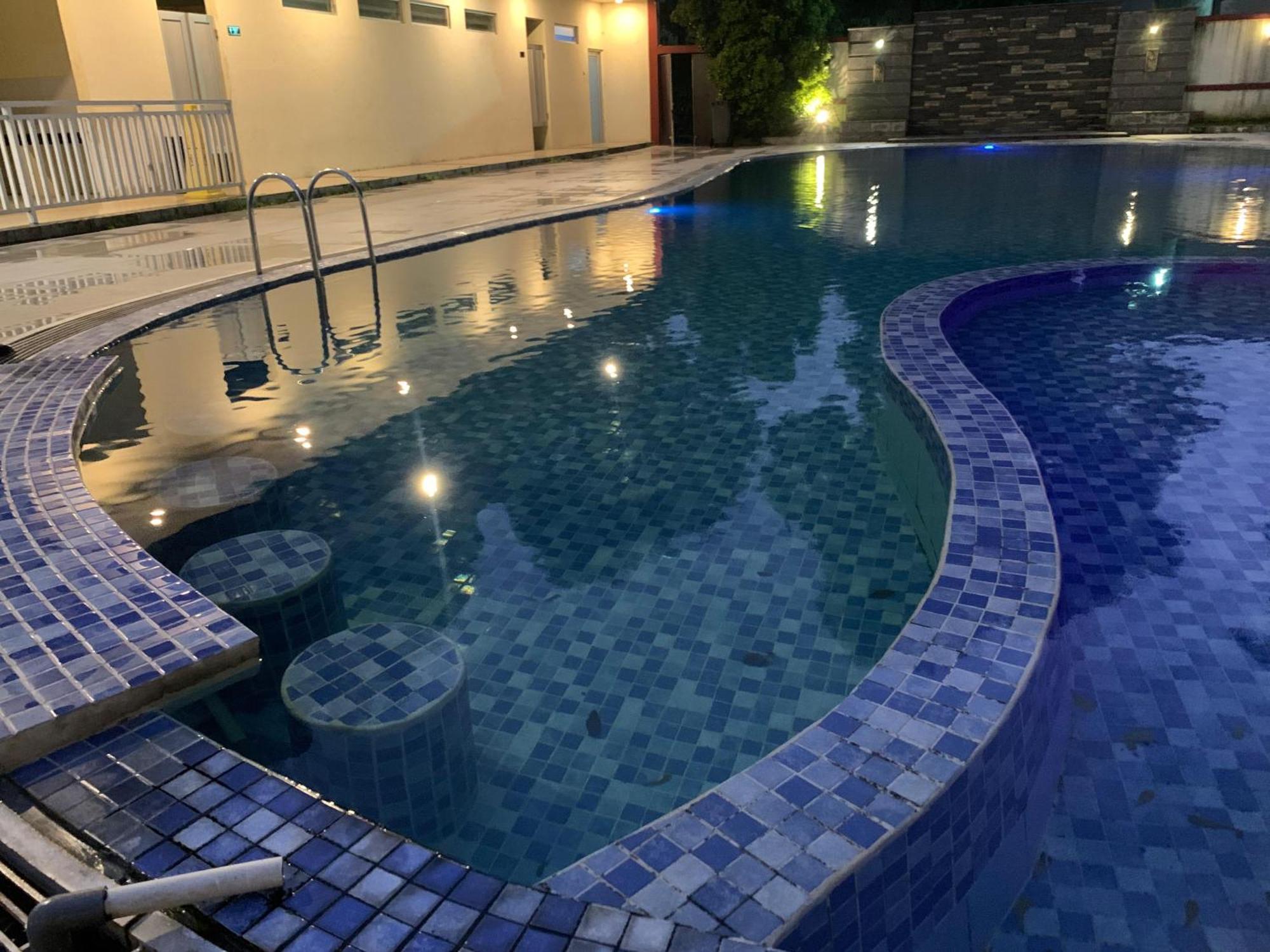 Enhaii Hotel Bandung Exterior photo
